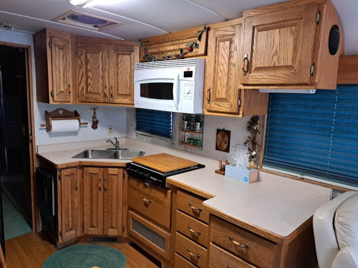 kitchen bus.jpg